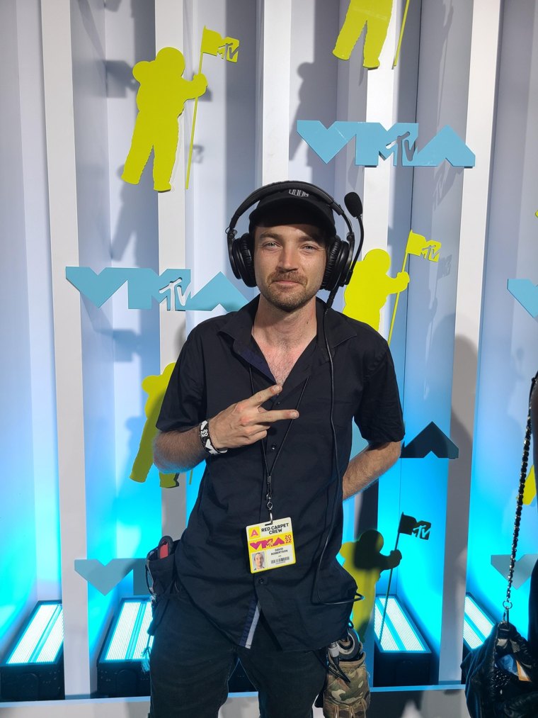 Dave Robertson on comms at the VMAs red carpet